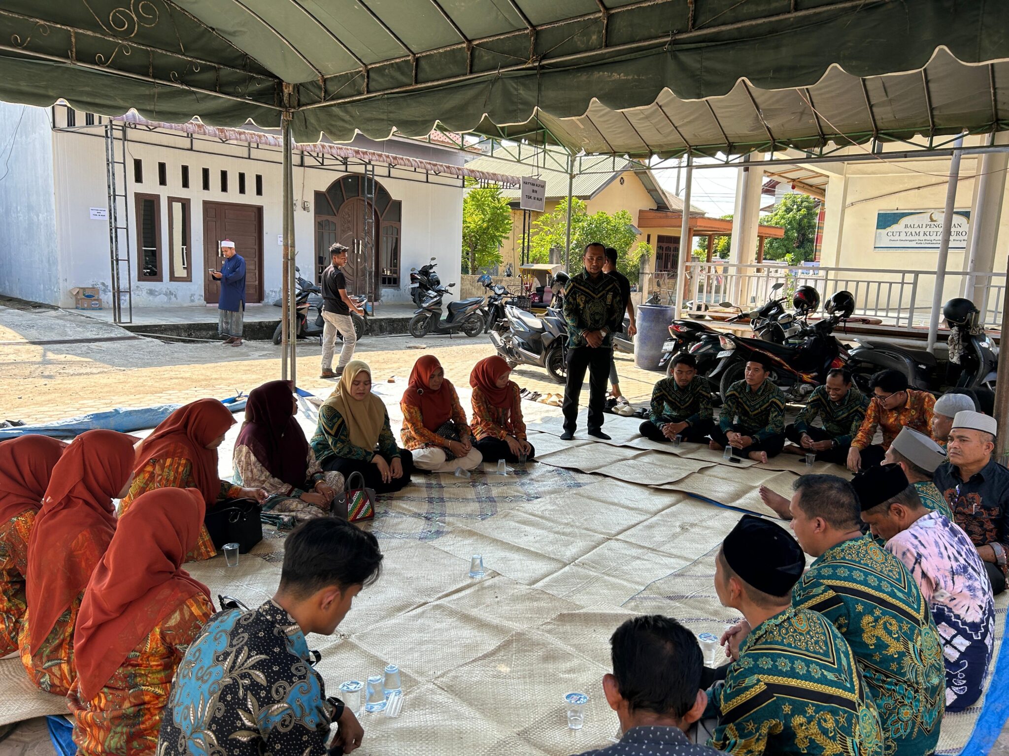 Keluarga Besar MS Lhokseumawe Gelar Takziah ke Kediaman Ibu Suraya Selaku Jurusita MS Lhokseumawe Keluarga Besar MS Lhokseumawe Gelar Takziah ke Kediaman Ibu Suraya Selaku Jurusita MS Lhokseumawe