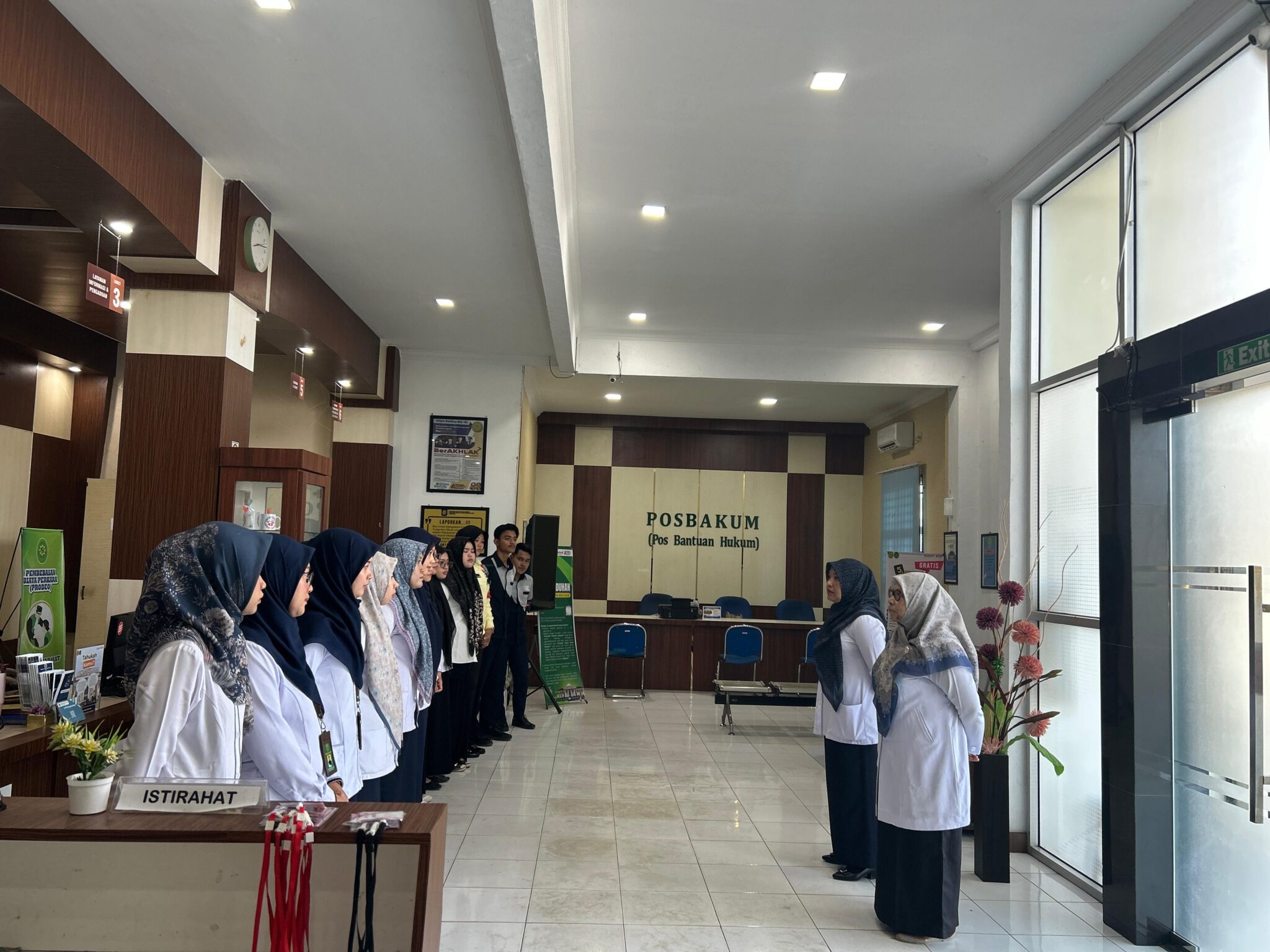Ketua MS Lhokseumawe Berikan Pengarahan Khusus bagi Petugas PTSP, Posbakum, dan Tenaga Outsourcing