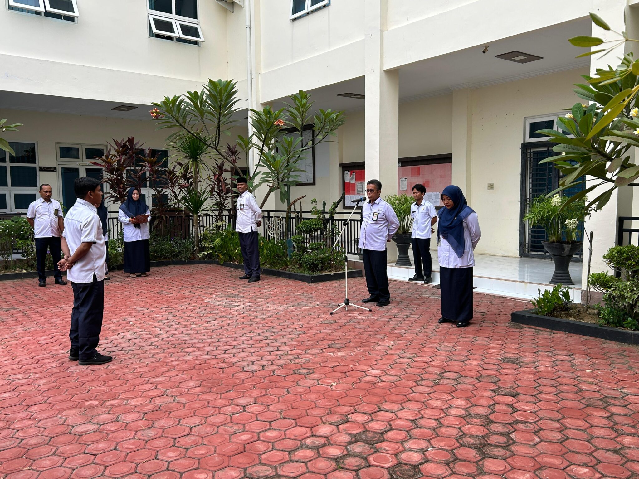 Mahkamah Syar’iyah Lhokseumawe Gelar Apel Pagi Rutin Mahkamah Syar’iyah Lhokseumawe Gelar Apel Pagi Rutin