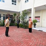 Mahkamah Syar’iyah Lhokseumawe Gelar Apel Sore Rutin Sekaligus Pelepasan Mahasiswa Magang Universitas Malikussaleh