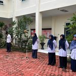Tingkatkan Integritas dan Kepedulian, MS Lhokseumawe Gelar Apel Pagi Bersama Jajaran Pegawai dan Mahasiswa Magang